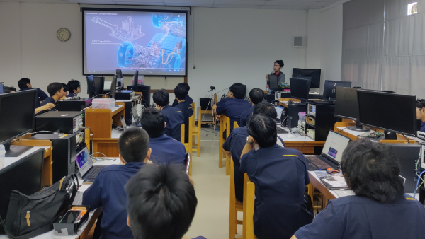 ทีมวิทยากรจากบริษัท&nbsp;Toyota Tsusho Nexty Electronics (Thailand) จัดอบรมเชิงปฏิบัติการพื้นฐานการสื่อสารข้อมูลภายในยานยนต์ ให้กับนักศึกษาสาขาวิชาวิศวกรรมคอมพิวเตอร์